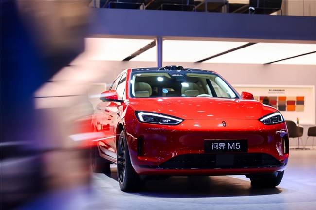 a登陆广州车展高颜值实力派圈粉无数J9国际集团问界新M5 Ultr(图5) a登陆广州车展高颜值实力派圈粉无数J9国际集团问界新M5 Ultr(图5)